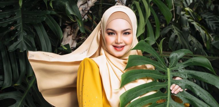 Siti Nurhaliza raih Anugerah Emas untuk album fizikal Manifestasiti2020