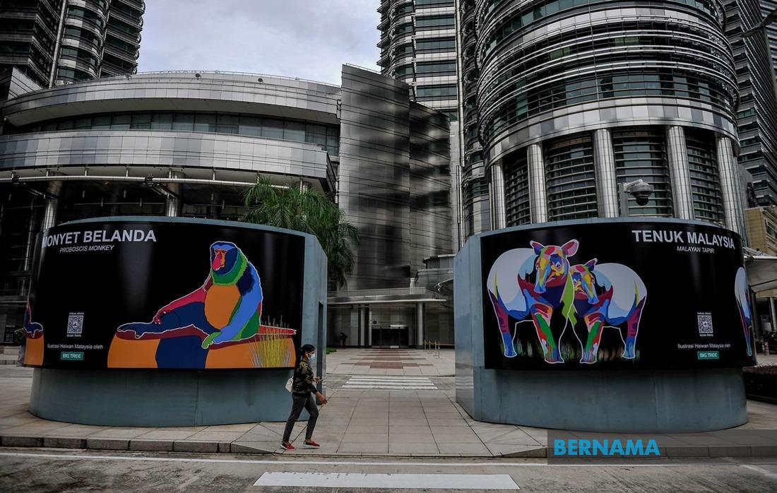 Pereka grafik muda tampil kelainan cipta karya seni pamer haiwan terancam guna billboard