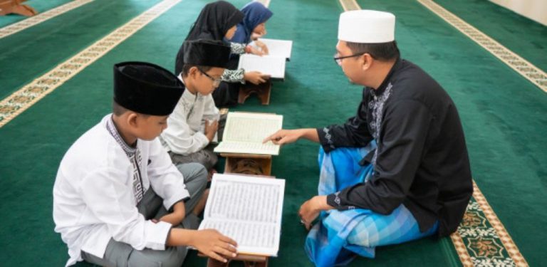 Ini hukum mengambil upah mengajar al-Quran… Ramai yang masih keliru