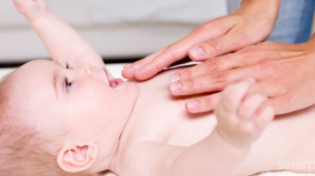 Teknik urutan ‘I Love You’ pada bayi, boleh amalkan jika alami masalah kembung perut