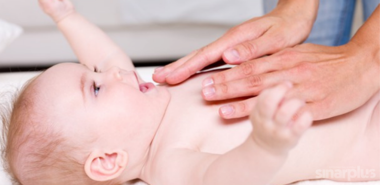 Teknik urutan ‘I Love You’ pada bayi, boleh amalkan jika alami masalah kembung perut