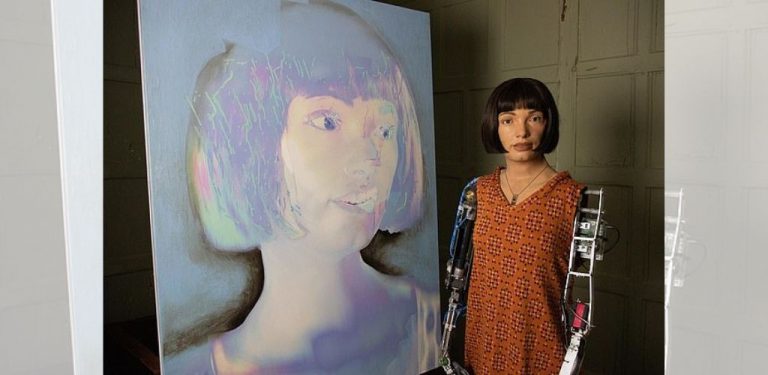 Ai-Da, robot artis pertama lukis potret, karyanya bakal dipamerkan di London Mei depan