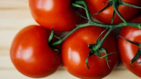 Buah tomato baik untuk jantung! Untunglah penggemarnya
