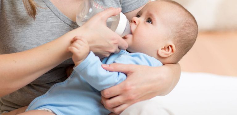 Bayi boleh terkena sawan tarik, kembung jika minum air putih? Ibu bapa sila ambil perhatian