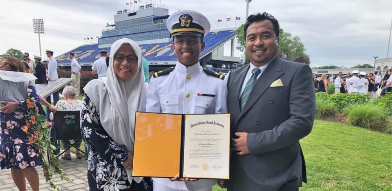 Pegawai kadet TLDM lulus akademi laut berprestij AS, jadi kebanggaan rakyat Malaysia!