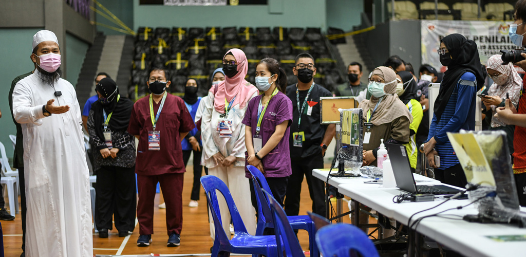 "Bumi Malaysia dalam keadaan berat ditimpa ujian demi ujian"- Ebit sumbang katil, PPE pada CAC Stadium Titiwangsa