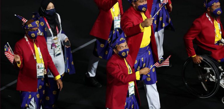 'Kami suka pakaian anda,' pakaian kontinjen Paralimpik Malaysia raih tumpuan dunia