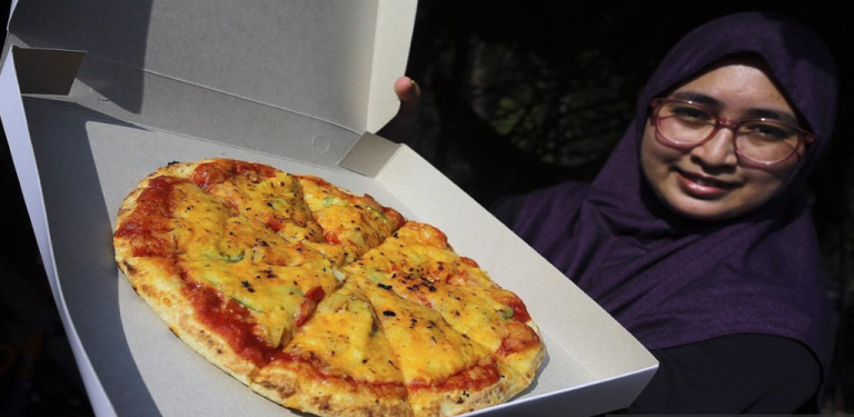 Enam beradik terkandas di kampung sepanjang PKP kini bergelar tokey Pizza
