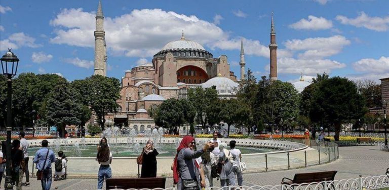 Selepas 86 tahun jadi muzium, Hagia Sophia akhirnya terima jemaah solat Jumaat pertama lepas jadi masjid