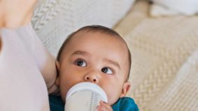 Petua 'ceraikan' anak dengan botol susu seawal usia 6 bulan