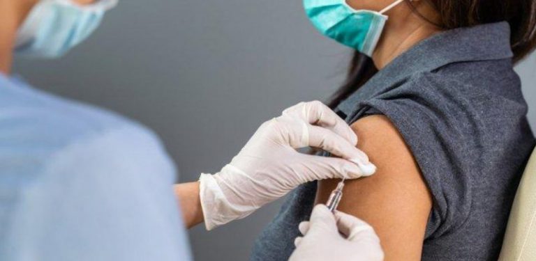 Penerima vaksin Sinovac jangan takut terima dos penggalak Pfizer, keberkesanan hingga 74%