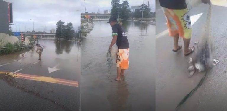 [VIDEO] Lelaki bertuala SpongeBob jala ikan atas jalan raya banjir undang tawa