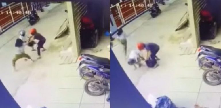 [VIDEO] Kejadian dirakam CCTV, wanita rembat motosikal pencuri selepas beg tangan diragut