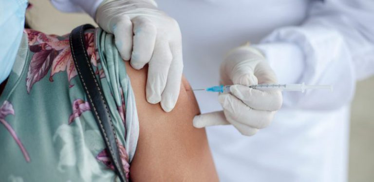 Status vaksin penerima Sinovac, individu 60 tahun ke atas tidak lengkap selagi belum suntik booster Februari 2022 - KJ