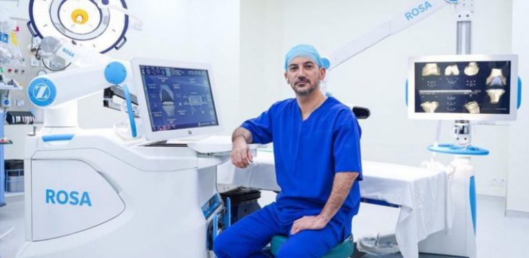 ROSA, teknologi canggih bantu pakar bedah Hospital Gleneagles Medini Johor lakukan penggantian lutut